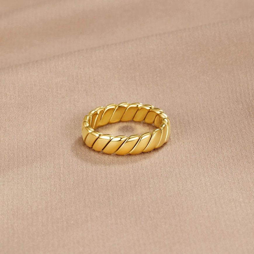 Calira Torsion Infinity Ring