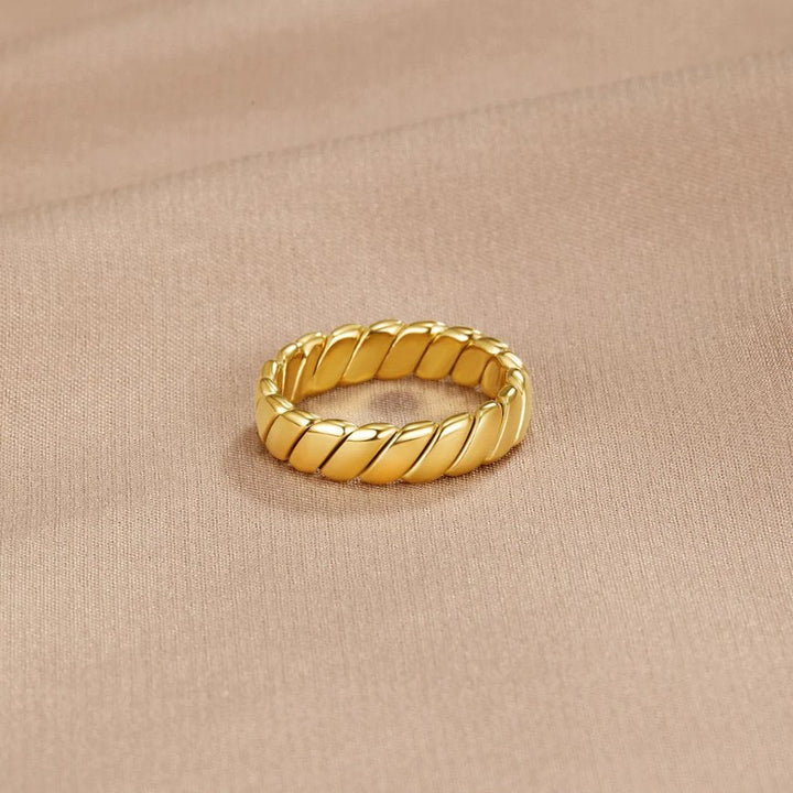 Calira Torsion Infinity Ring