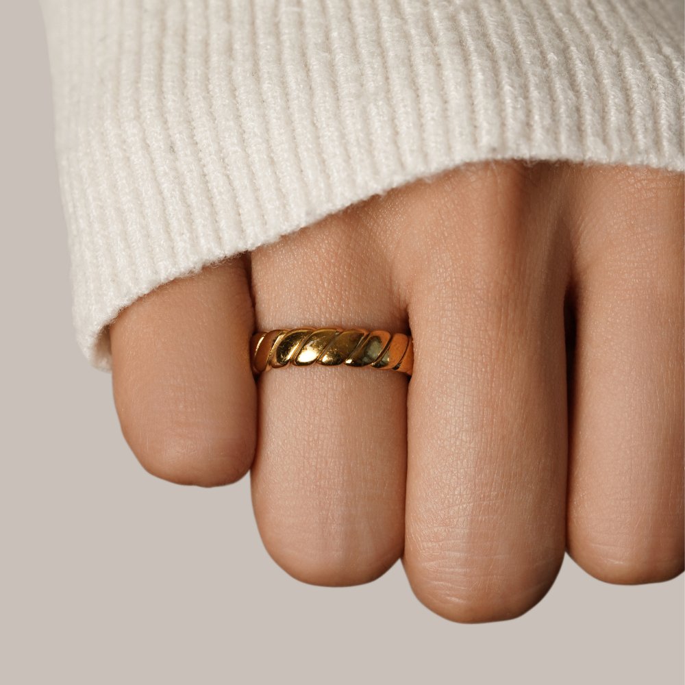 Calira Torsion Infinity Ring