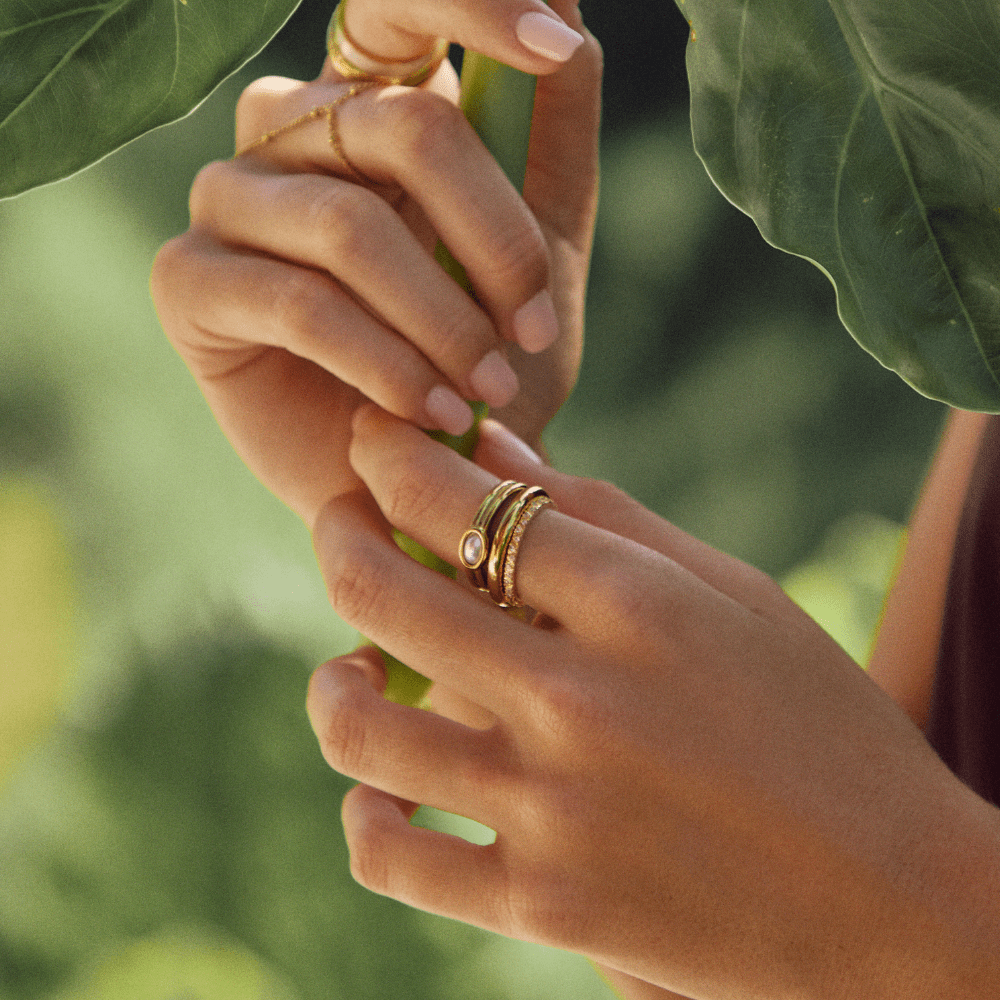 Bague chunky avec perles dorées
