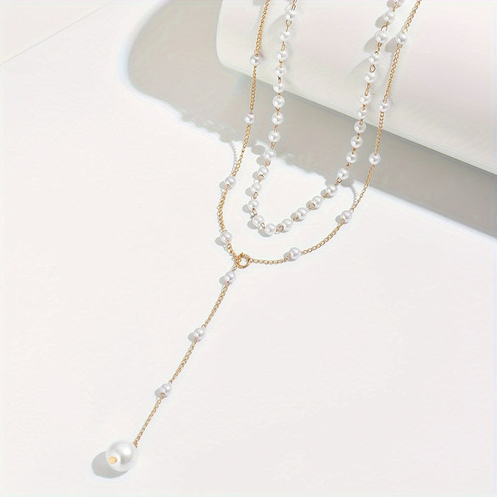 Perles en Cascade – Collier à Pampilles Vintage