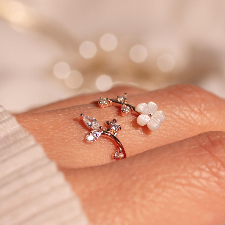 Birth Flower Ring – Sakura & Mother of Pearl Elegance
