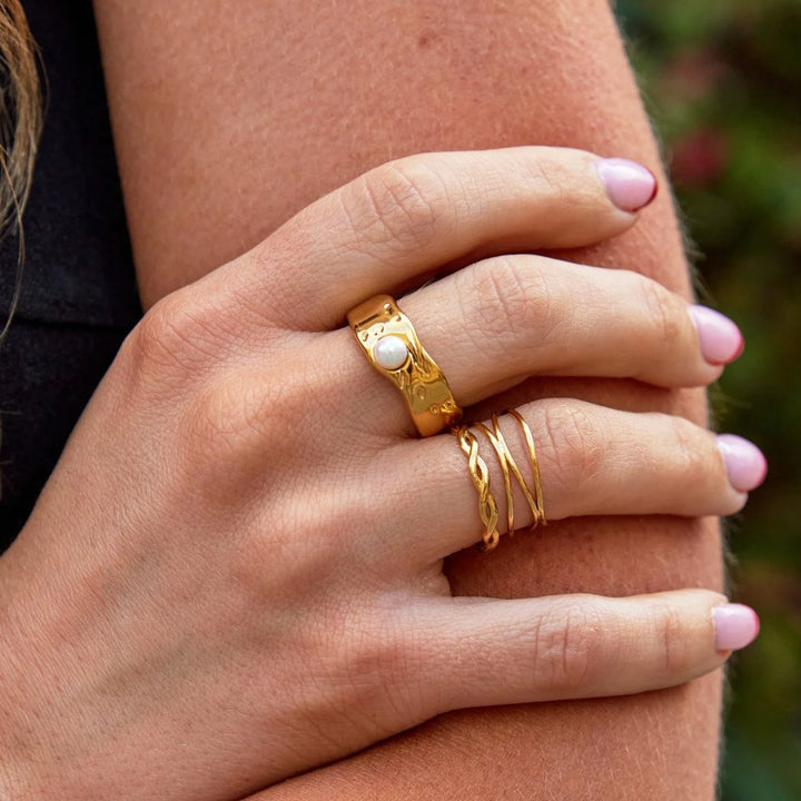 Bague torsadée Infinity dorée