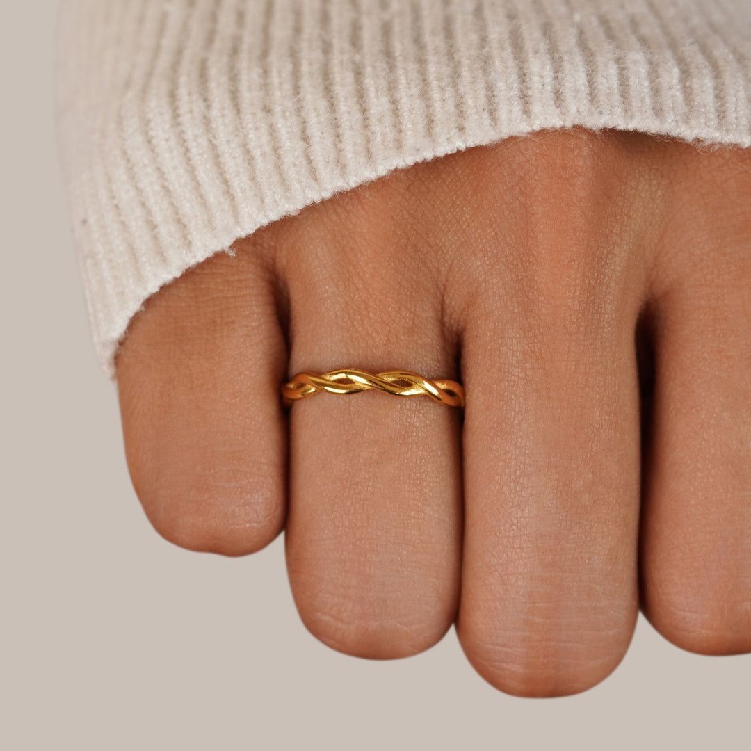 Bague torsadée Infinity dorée