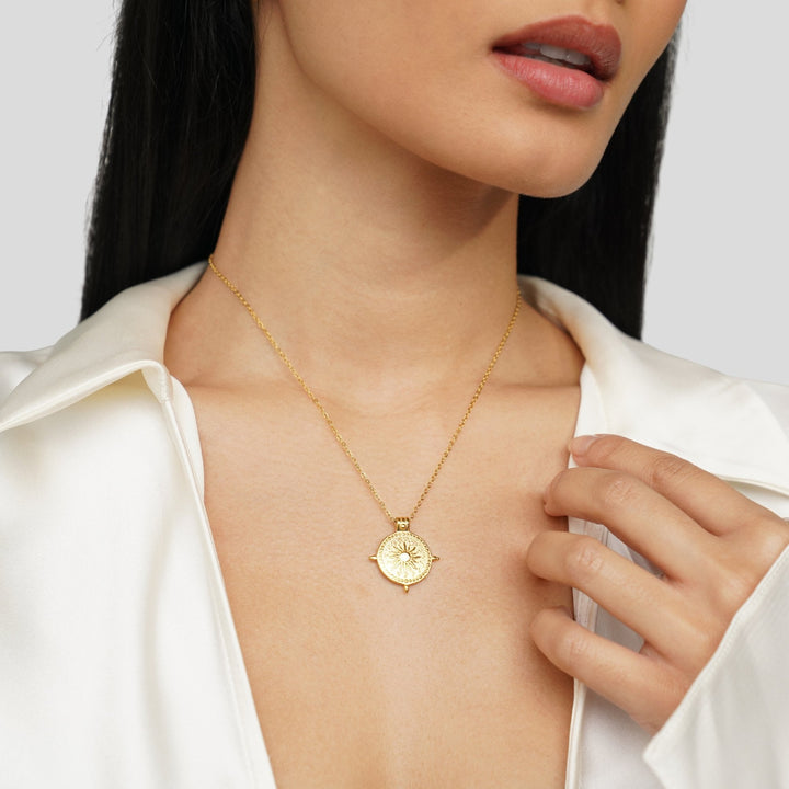 Collier doré de l'été