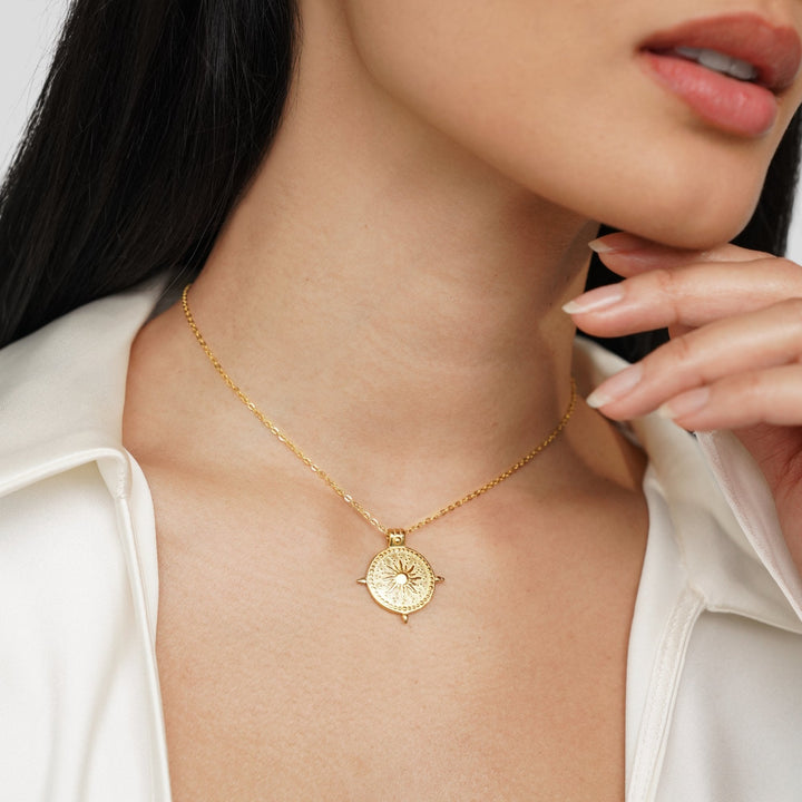 Collier doré de l'été